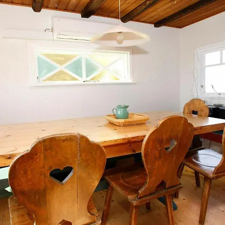 Two-bedroom Holiday In 12 *