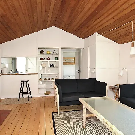 Σπίτι διακοπών Two-bedroom Holiday In 12 *
